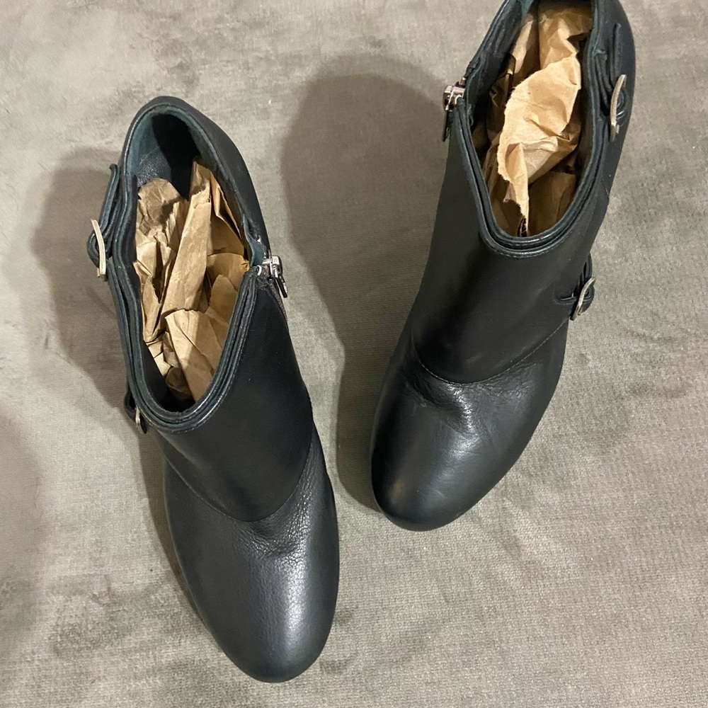 Italian J. Crew Greer leather Booties 8.5 EUC - Picture 3 of 7